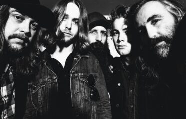 Afbeelding voor Lonely Kamel + Mirror Queen