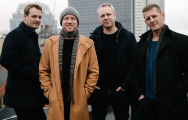 Afbeelding voor Racoon + Will Knox