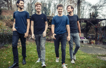 Afbeelding voor Handsome Poets & Orange Skyline