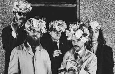 Afbeelding voor IDLES + Life