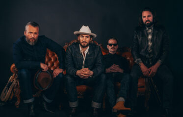 Afbeelding voor Black Bottle Riot + Copperhead County