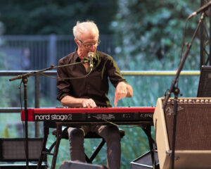 Festival Logo Raymond van het Groenewoud