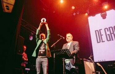 Afbeelding voor Dubbele onderscheiding voor Toine Tax bij afscheid Doornroosje