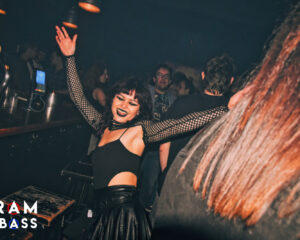 Festival Logo in dialoog met GENXSIS en Bram ’n Bass